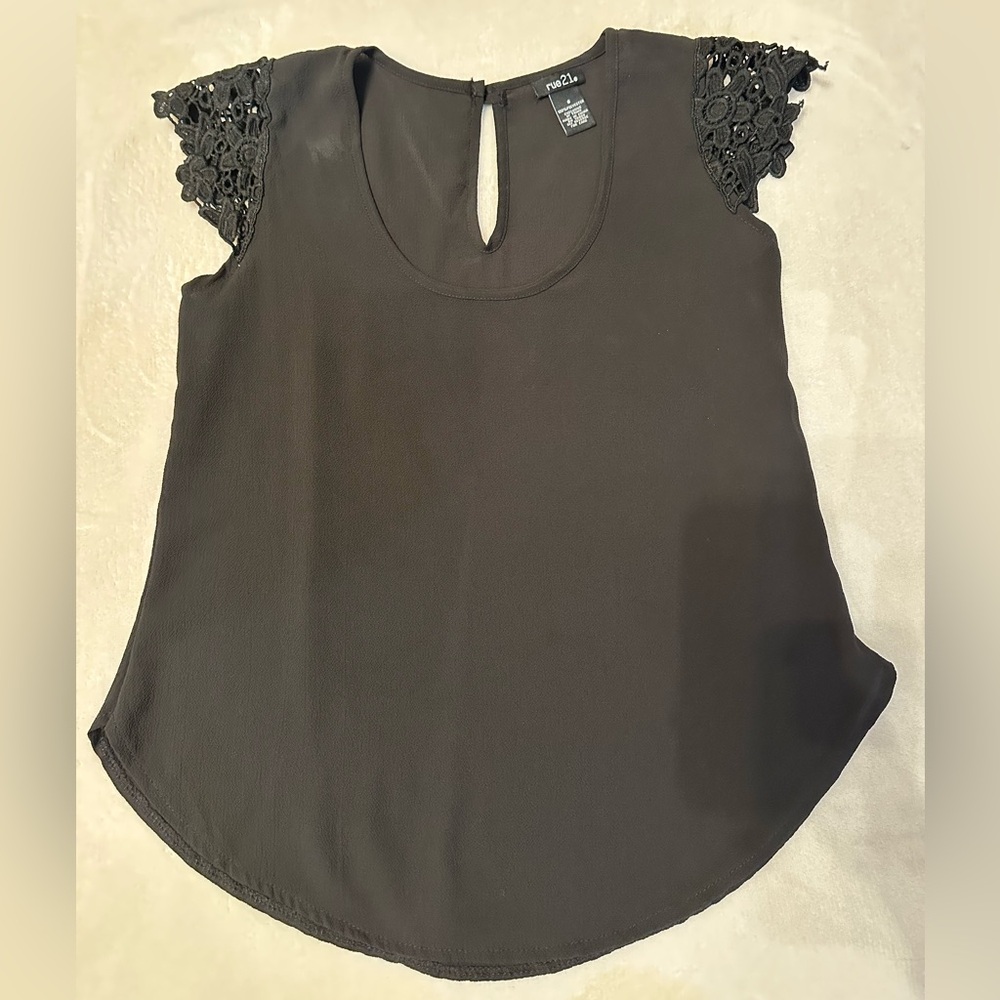 5/$25 Chic Black Lace Sleeve Blouse